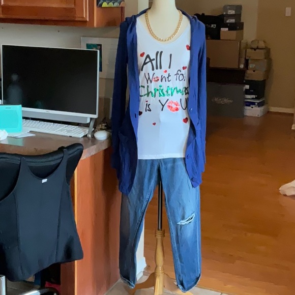 Miley Cyrus Max Azria White Graphic Christmas Tee Size XXL, NWT - Picture 2 of 12